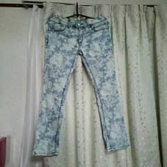 花柄 デニム のパンツです!!とても可愛いです✲のサムネイル