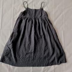 《中古》140cm UNIQLO キャミソールワンピース ブラックのサムネイル