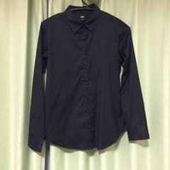 UNIQLO 黒 ワイシャツのサムネイル