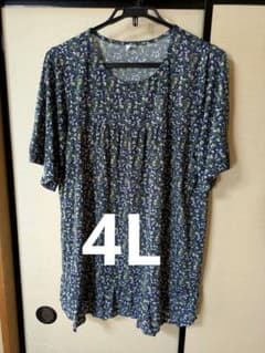 大きいサイズ　4L　花柄フリルチュニック 半袖 ネイビー系のサムネイル