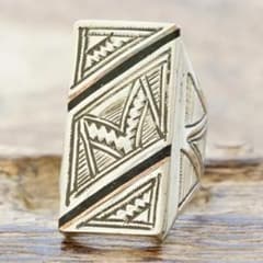 新品 Tuareg silver エボニーウッド 印台 リング 13号 手彫り - メルカリ
