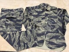 自衛隊作業服タイプ　タイガーストライプ上下 自衛隊作業服タイプ タイガーストライプ上下 - メルカリ
