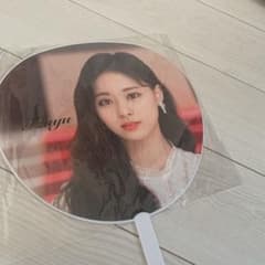 TWICE うちわ 缶バッジのサムネイル