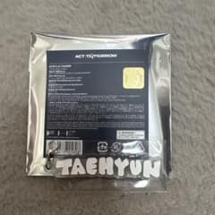 TAEHYUN アクリルチャーム 缶バッチのサムネイル