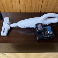 マキタ充電式掃除機充電器セットすぐ使えます。のサムネイル