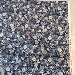 ts forest COTTON プリント生地 花柄 ネイビー　110㎝×80㎝のサムネイル