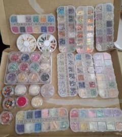 【最終価格】ネイルパーツセット　レジン用品　まとめ②　12色セット×9個他数点のサムネイル