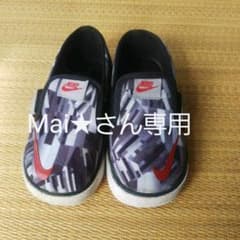 NIKE スニーカーのサムネイル