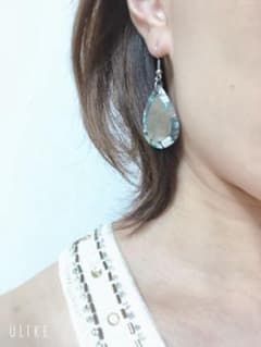 ピアス（しずく型、貝殻風）のサムネイル