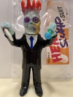 キムラトイ HEAD SWAP×SUIT 薔薇とナイフ ソフビ 蓄光（GID） - メルカリ