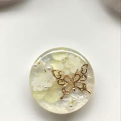 レジン　ヘアゴム　蝶と紫陽花　グリーン◡̈♥︎ レジン ヘアゴム 蝶と紫陽花 黄色＆パールホワイト◡̈♥︎ - メルカリ