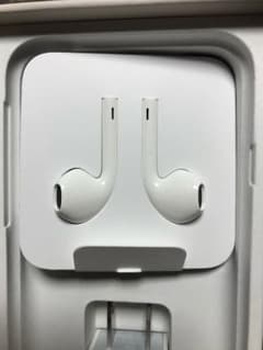 iPhone付属品 アップル 純正品イヤホンのサムネイル