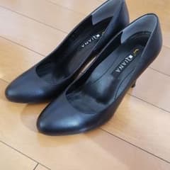ダイアナ パンプス 黒　22.5のサムネイル
