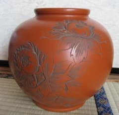 朱泥 常滑焼 永峰作 牡丹彫 花器 花瓶 - メルカリ