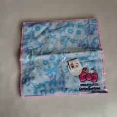 HELLO KITTY x CRAYON SHINCHAN ミニタオルのサムネイル