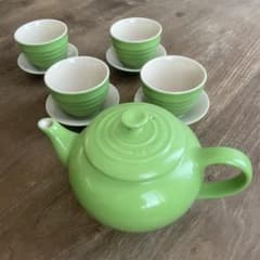 ル クルーゼ ティーポット カップ＆ソーサーセット グリーン - メルカリ