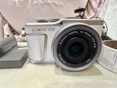 今週限定割引！ ★美品★ カバー／三脚付き OLYMPUS PEN E-PL10のサムネイル