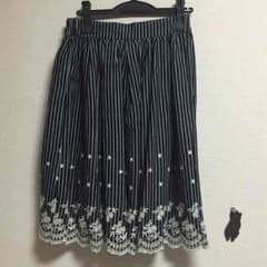 刺繍ストライプひざ丈スカート＊しまむらのサムネイル