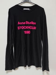 Acne Studios ロンT ブラック ピンク文字 S - メルカリ