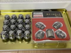 トヨタ 純正 ホイール袋ナット16個+マックガード 5穴1台分のサムネイル