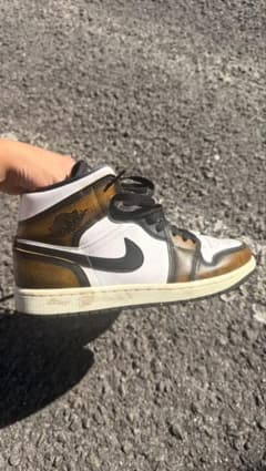 NIKE AIR JORDAN 1 MID スニーカーのサムネイル