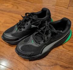 PUMAプーマ スニーカー　22.5cmのサムネイル