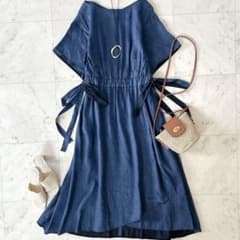 美品 アドーア ADORE リネンブレンド デニムワンピース サイドリボン 38 美品 アドーア ADORE リネンブレンド デニムワンピース サイドリボン