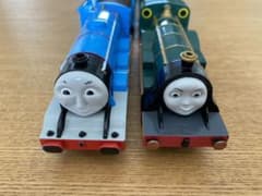 ！！再値下げ！！※値下げしまた※［プラレールトーマス］ゴードン・エミリーのサムネイル