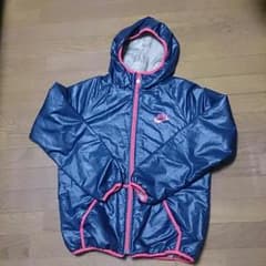 ゆりっぺ様専用☺ 紺色にピンクのロゴとラインが可愛いレディースもののジャケットのサムネイル
