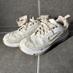 Nike ホワイト スニーカー 花柄のサムネイル