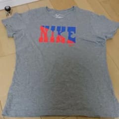 NIKE ナイキ Tシャツ グレーのサムネイル