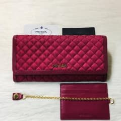 希少モデル 美品 PRADA プラダ 長財布 キルティング 二つ折り 赤 紫 