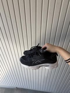 Reebok スニーカー ブラック ホワイトのサムネイル