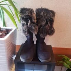 ファー付き黒ロングブーツのサムネイル