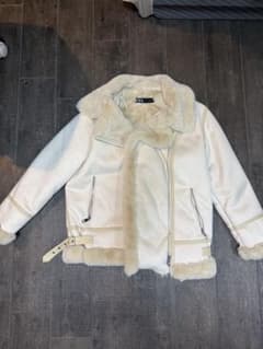 ZARA フェイクムートン ライダースジャケット ホワイトのサムネイル