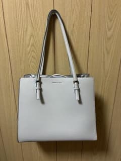 CHARLES & KEITH トートバッグ ライトグレーのサムネイル