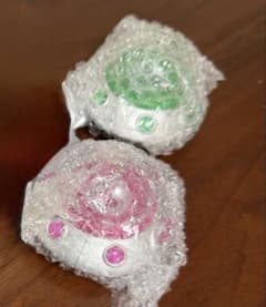 UFO speaker that can hold a figure (Green/Pink)