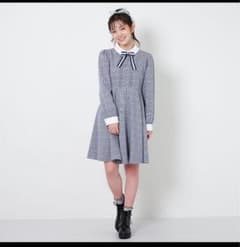 ラブトキシック　Lovetoxic リボンブローチつきワンピース 150のサムネイル