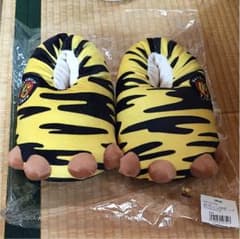阪神タイガース（虎の足スリッパ）のサムネイル