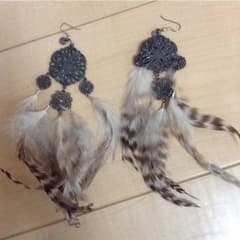 フェザー付き ピアスのサムネイル