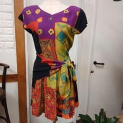 多色フローラルVネックワンピースのサムネイル