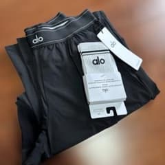 正規品Alo Yoga Suit Up Trouser ヨガパンツソックスセット - メルカリ