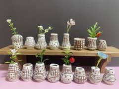 ハンドメイド（作家陶器）白化粧のミニチュア一輪挿し お好きなもの2個セットのサムネイル