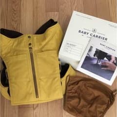 最終値下げ。美品！キューズベリー抱っこ紐のサムネイル