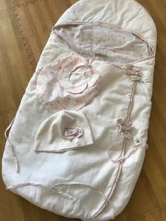 おくるみ、スタイ、帽子三点セット baby Diorのサムネイル