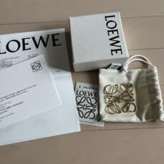 値下　LOEWE ロエベ アナグラム ブローチ ゴールド 保存袋　証明書付き 値下 LOEWE ロエベ アナグラム ブローチ ゴールド 保存袋 証明書付き