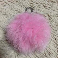 ピンクのファーのキーチェーンのサムネイル