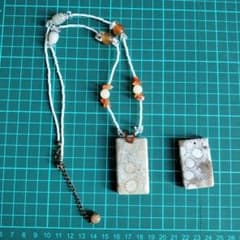 フォッシルコーラル　ペンダント ネックレス ハンドメイド　化石サンゴ　化石珊瑚