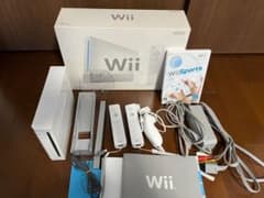 ゲーム機　Nintendo Wii本体　白　リモコン2個　ゲームソフト付のサムネイル