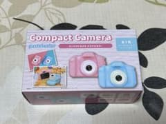 コンパクトカメラ　パステルカラーのサムネイル